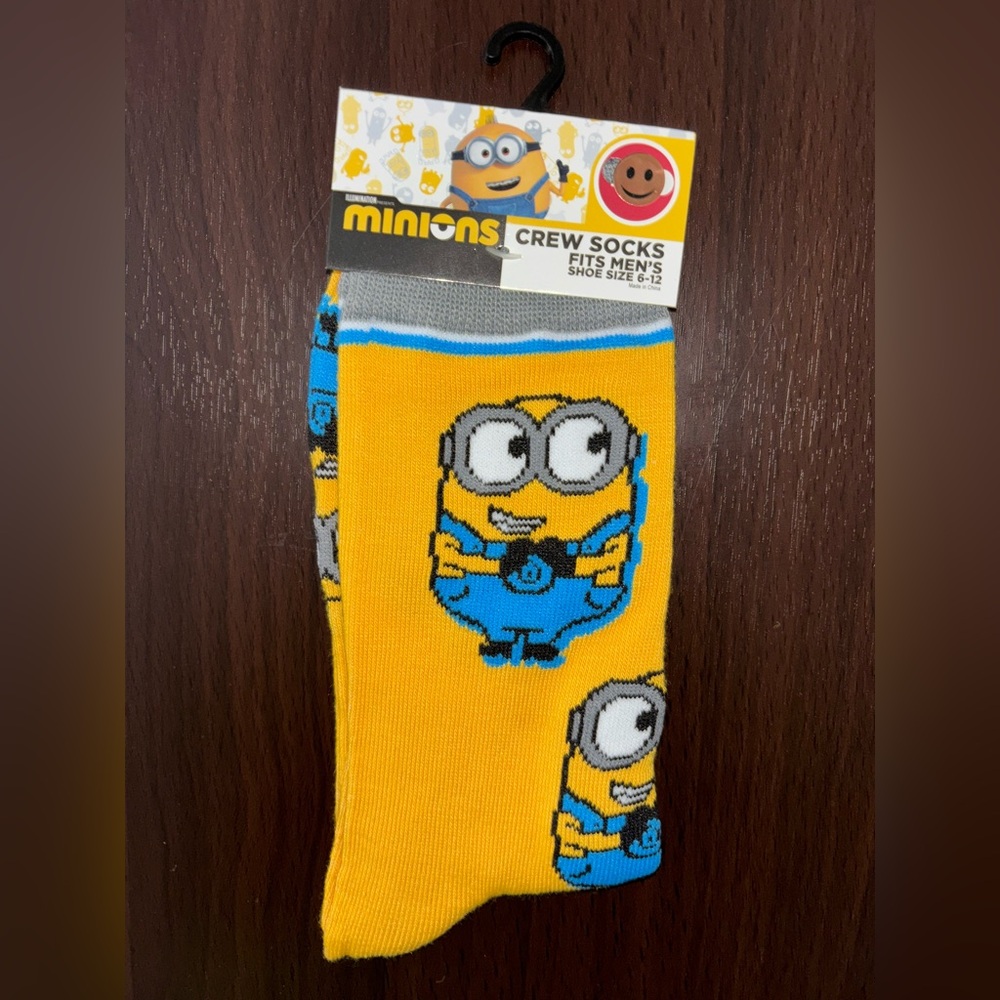 MINIONS NOVELTY CREW SOCKS NWT MEN’S SHOE SIZE 6-12